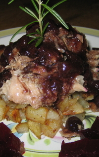 Pulled_pork_with_blueberry_sauce