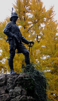 Soldier_near_train_station